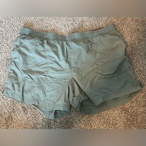 Large Women’s Columbia Shorts